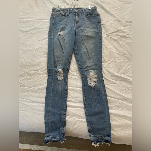 Good American - Good Legs Jeans - Picture 3 of 5